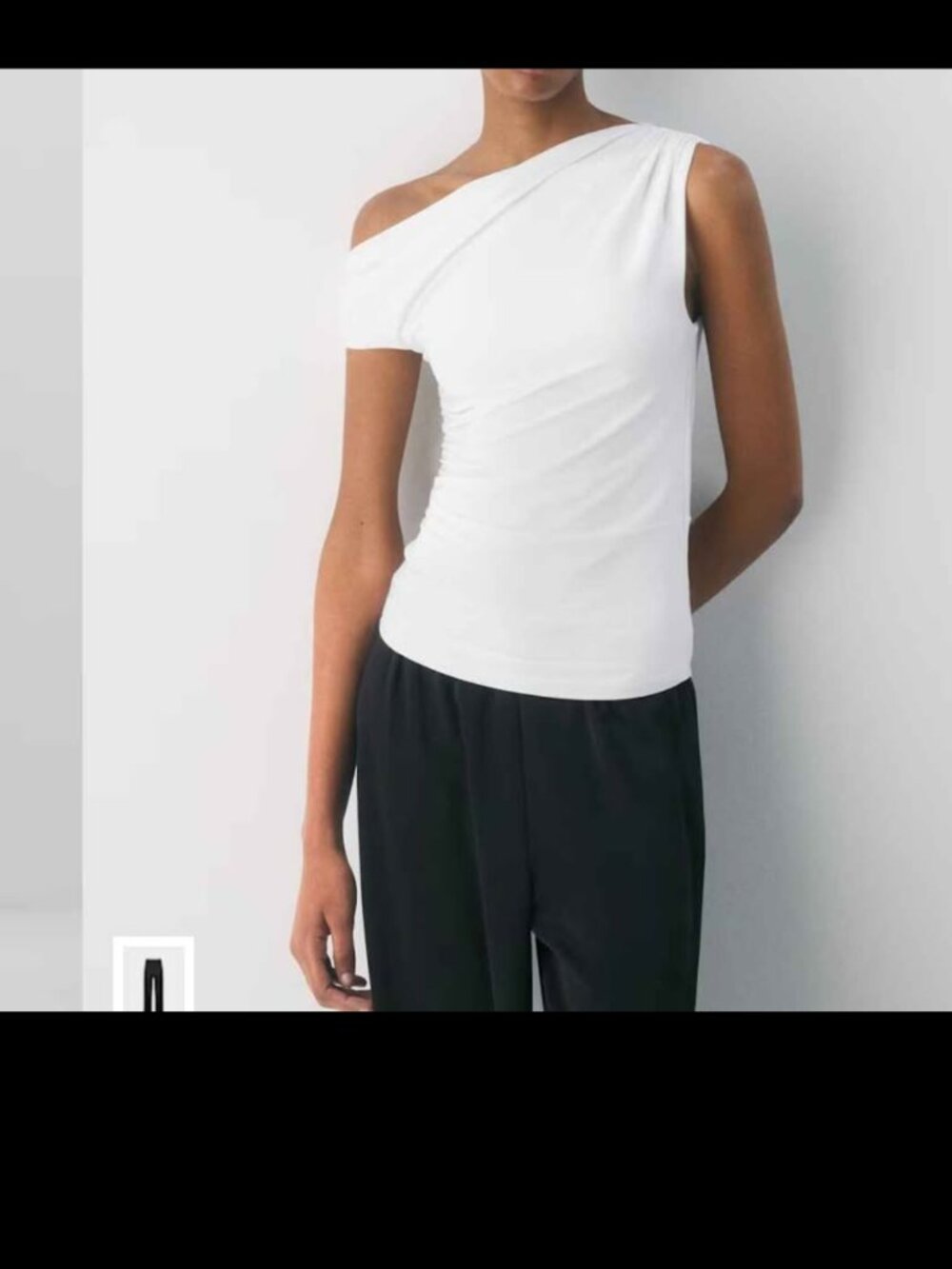 Aritzia gallery top